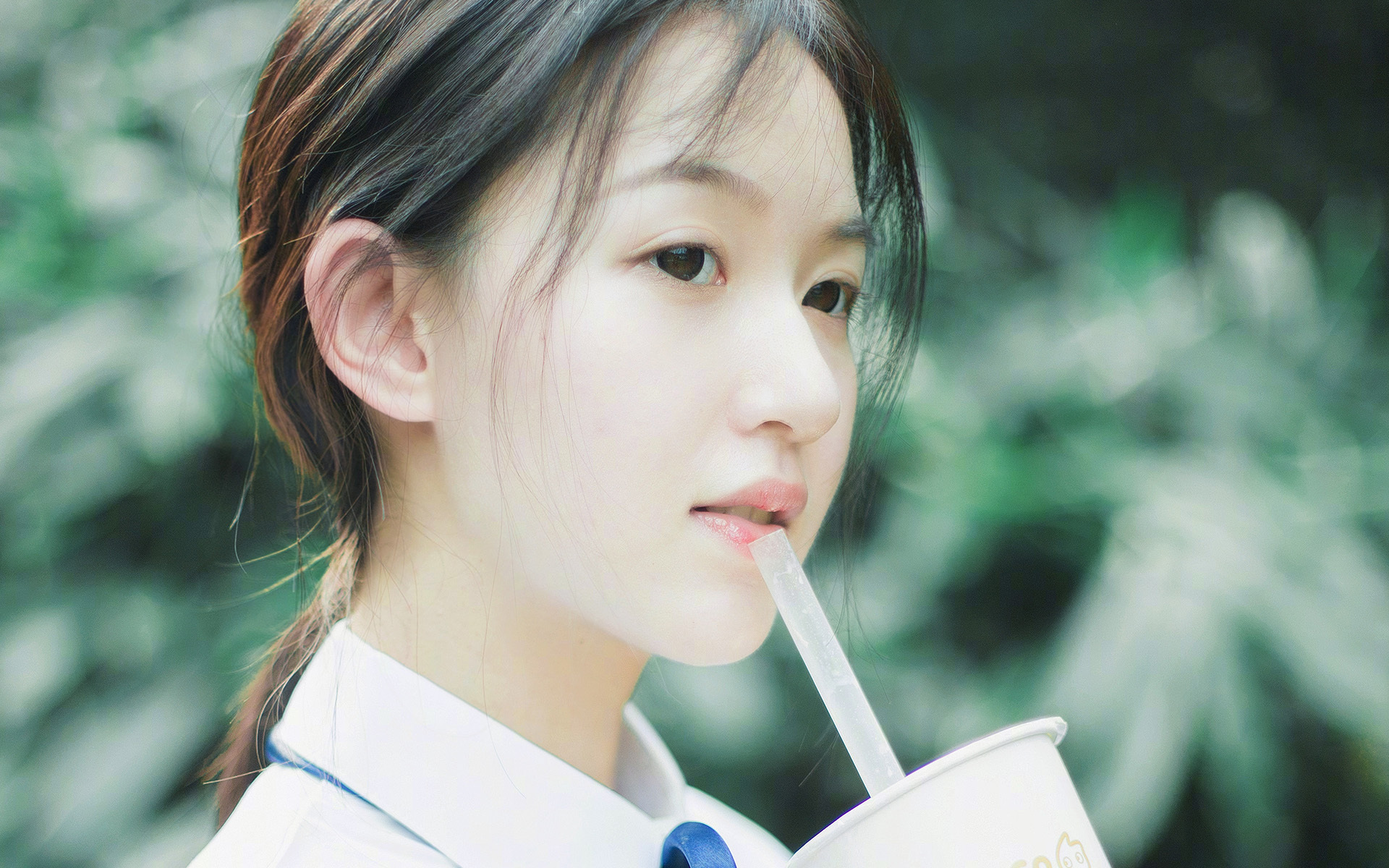 球队战略调整：教练宣布新的战术方向，球员布置战术