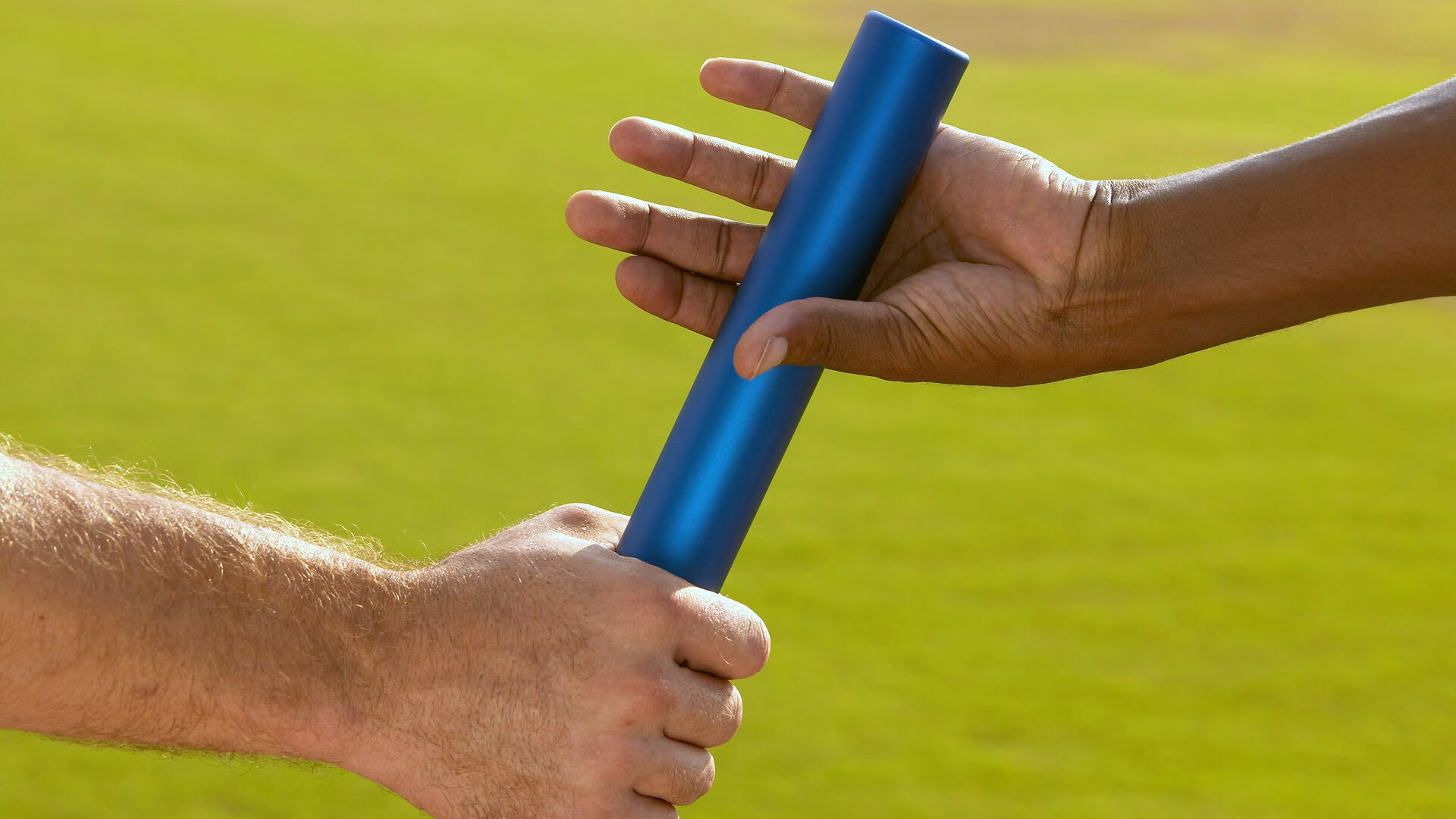 爱游戏登录入口-高校篮球启动复合型人才培养机制融合多领域知识，校企篮球训练合作方案